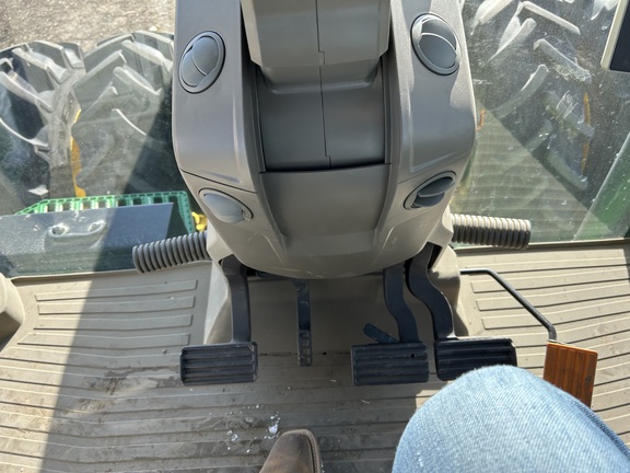 2022 John Deere 8R 340 Tractor