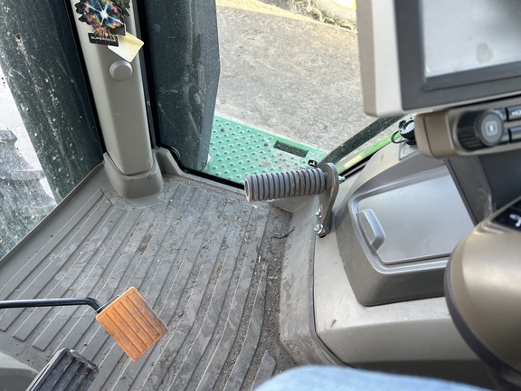 2022 John Deere 8R 340 Tractor