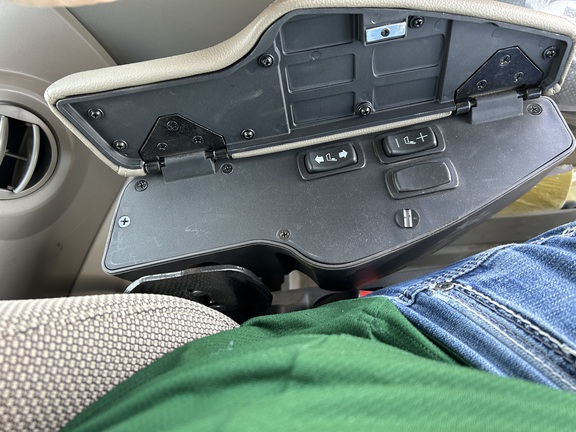 2022 John Deere 8R 340 Tractor