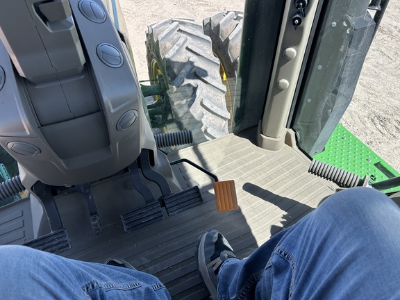 2022 John Deere 8R 340 Tractor