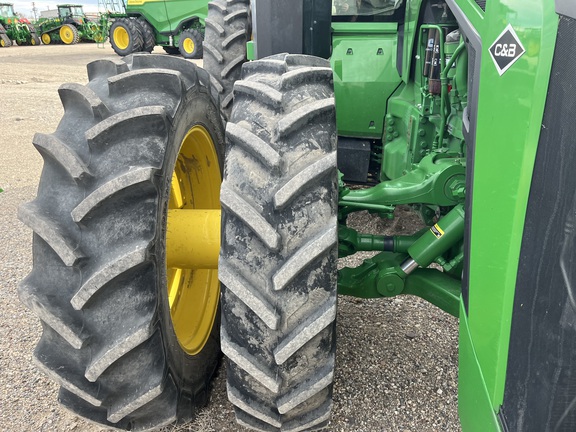 2022 John Deere 8R 250 Tractor