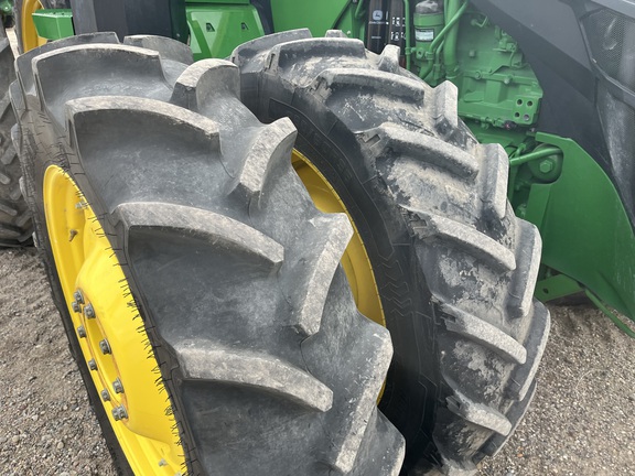 2022 John Deere 8R 250 Tractor