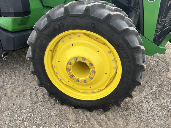 2022 John Deere 8R 250 Tractor