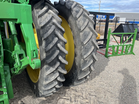 2022 John Deere 8R 250 Tractor