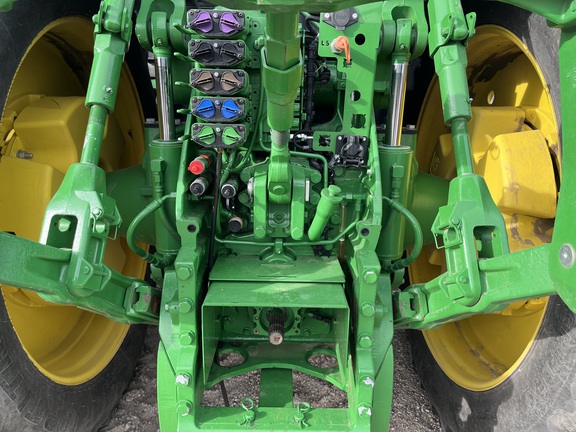 2022 John Deere 8R 250 Tractor