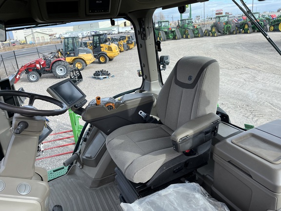 2022 John Deere 8R 250 Tractor