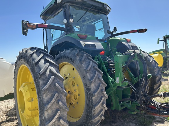 2022 John Deere 8R 250 Tractor