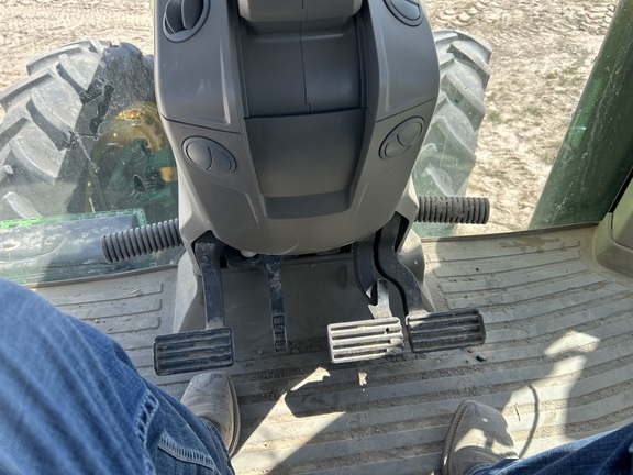 2022 John Deere 8R 250 Tractor