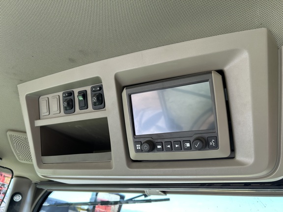 2022 John Deere 8R 250 Tractor