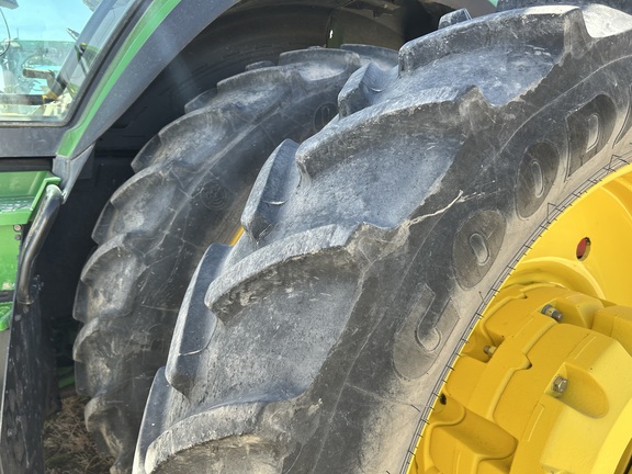 2022 John Deere 8R 250 Tractor