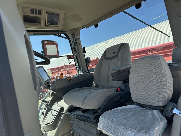 2022 John Deere 8R 250 Tractor