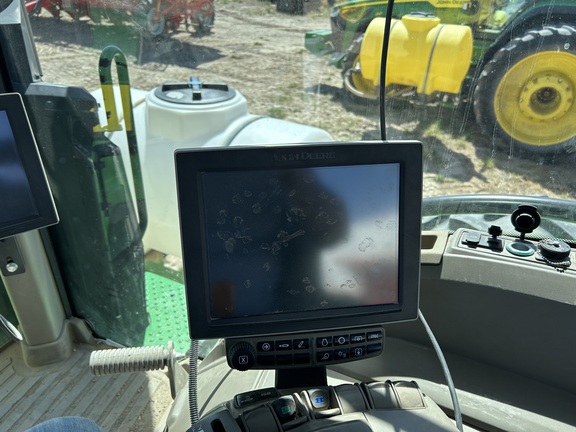 2022 John Deere 8R 250 Tractor