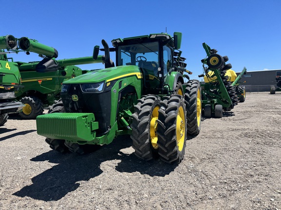 2022 John Deere 8R 250 Tractor