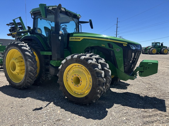 2022 John Deere 8R 250 Tractor