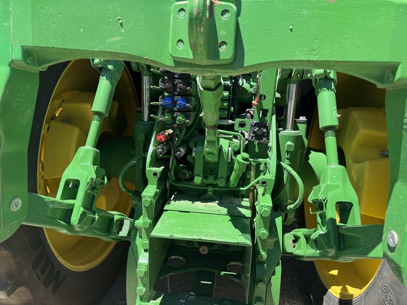 2022 John Deere 8R 250 Tractor