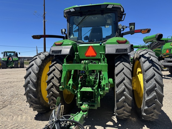 2022 John Deere 8R 250 Tractor