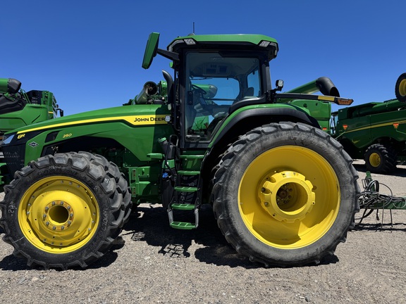2022 John Deere 8R 250 Tractor