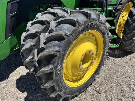 2022 John Deere 8R 250 Tractor