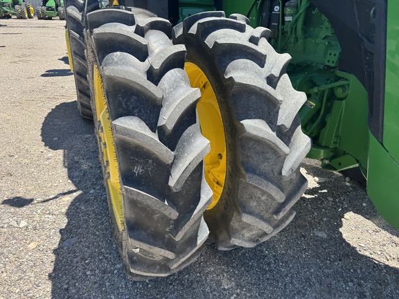 2022 John Deere 8R 250 Tractor