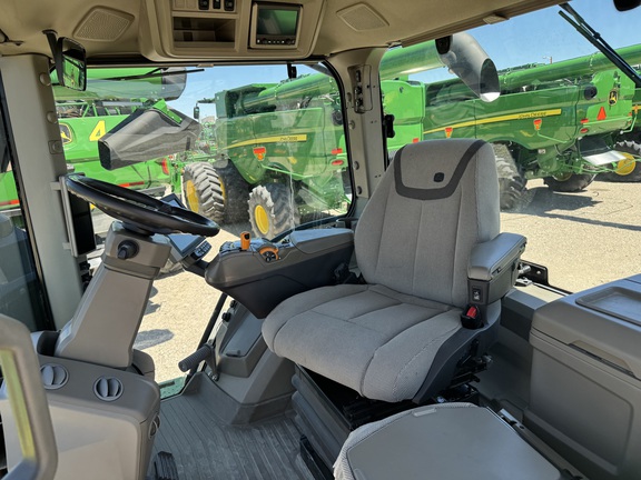2022 John Deere 8R 250 Tractor
