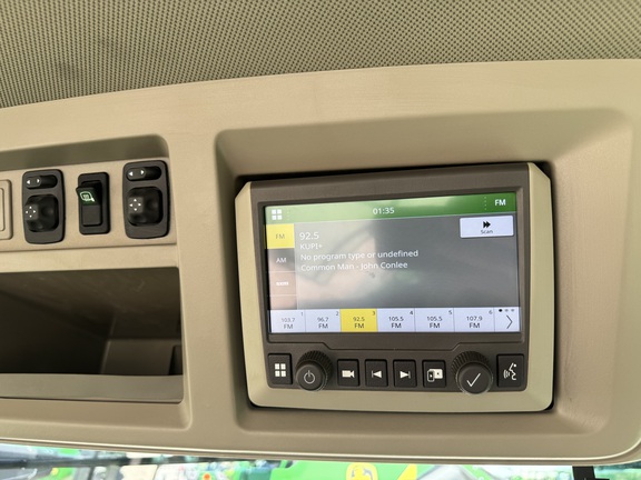 2022 John Deere 8R 250 Tractor