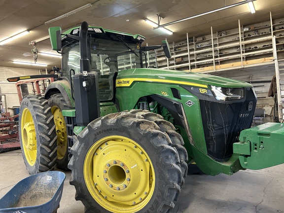 2022 John Deere 8R 250 Tractor