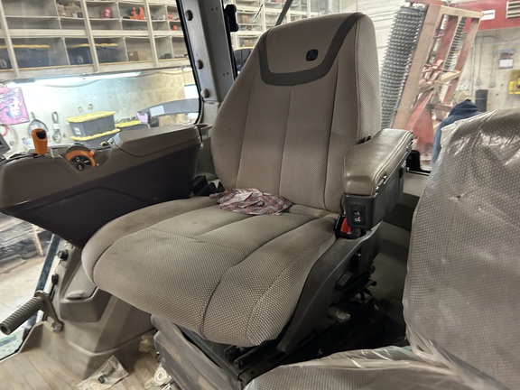 2022 John Deere 8R 250 Tractor