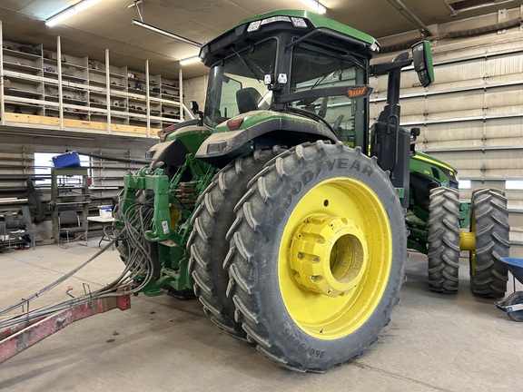 2022 John Deere 8R 250 Tractor