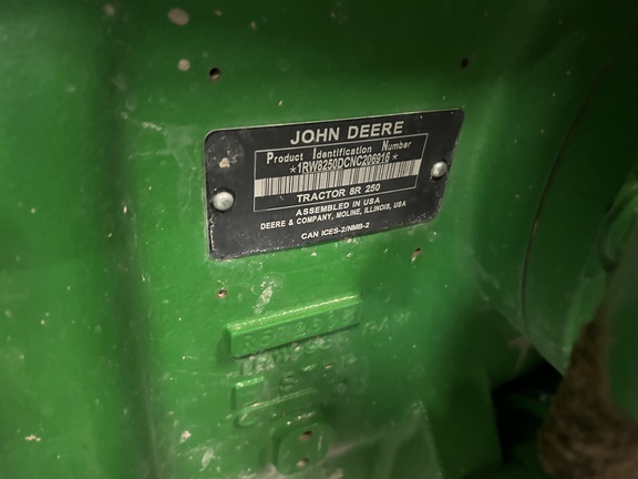 2022 John Deere 8R 250 Tractor