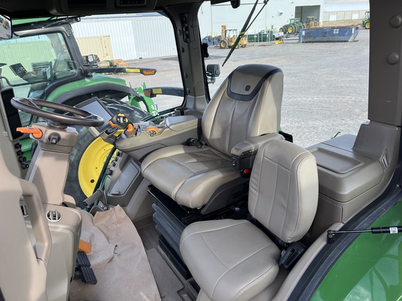 2023 John Deere 8R 370 Tractor