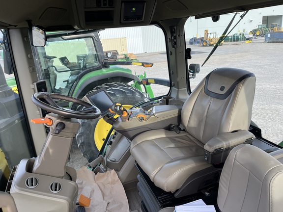 2023 John Deere 8R 370 Tractor