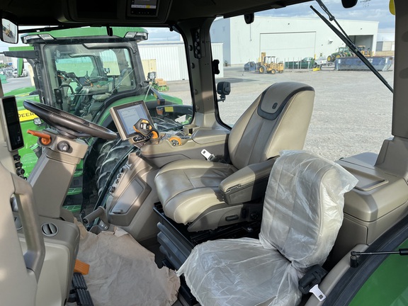 2023 John Deere 8R 370 Tractor