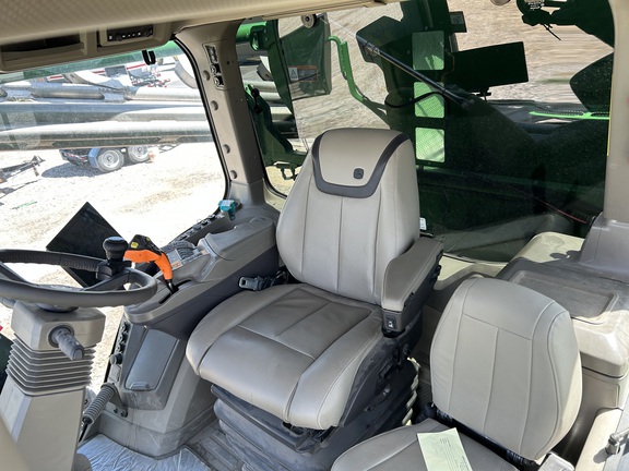 2025 John Deere 800R Sprayer/High Clearance