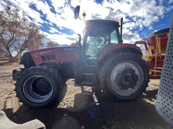 2011 Case IH Magnum 225 Tractor
