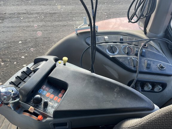 2011 Case IH Magnum 225 Tractor