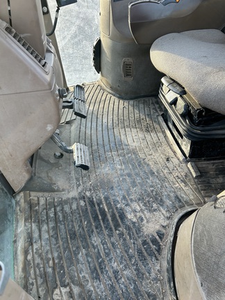 2004 John Deere 8420 Tractor