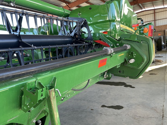 2022 John Deere 735D Header Combine