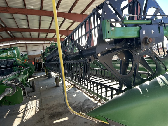 2022 John Deere 735D Header Combine