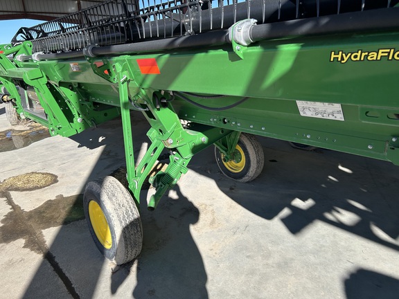 2022 John Deere 735D Header Combine