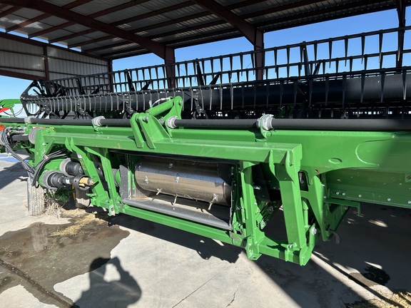 2022 John Deere 735D Header Combine
