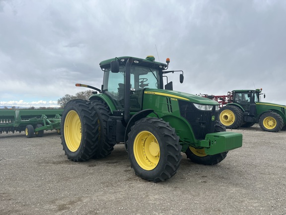 2013 John Deere 7260R Tractor