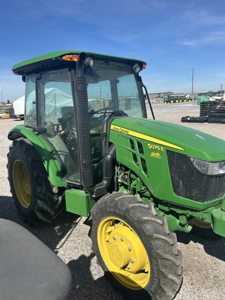 2022 John Deere 5075E Tractor