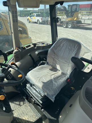 2022 John Deere 5075E Tractor