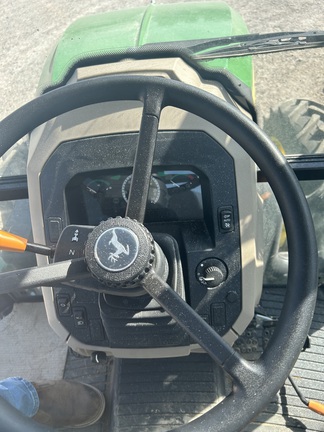 2022 John Deere 5075E Tractor