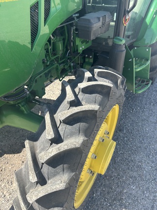 2022 John Deere 5075E Tractor