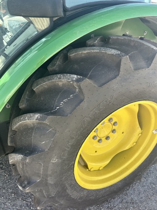 2022 John Deere 5075E Tractor