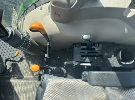 2022 John Deere 5075E Tractor