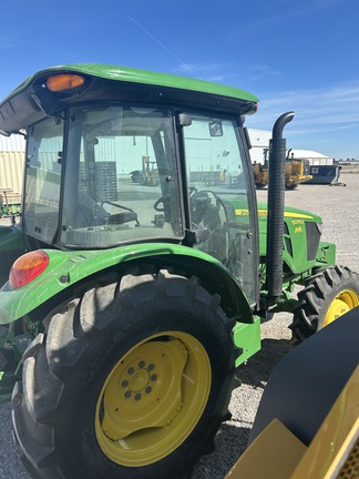 2022 John Deere 5075E Tractor