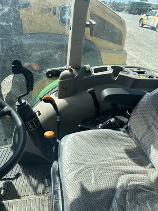 2022 John Deere 5075E Tractor