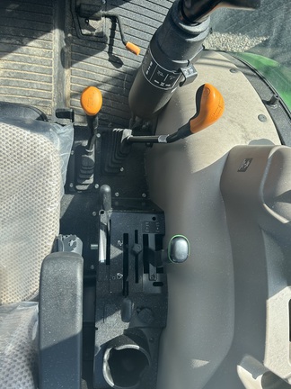 2022 John Deere 5075E Tractor